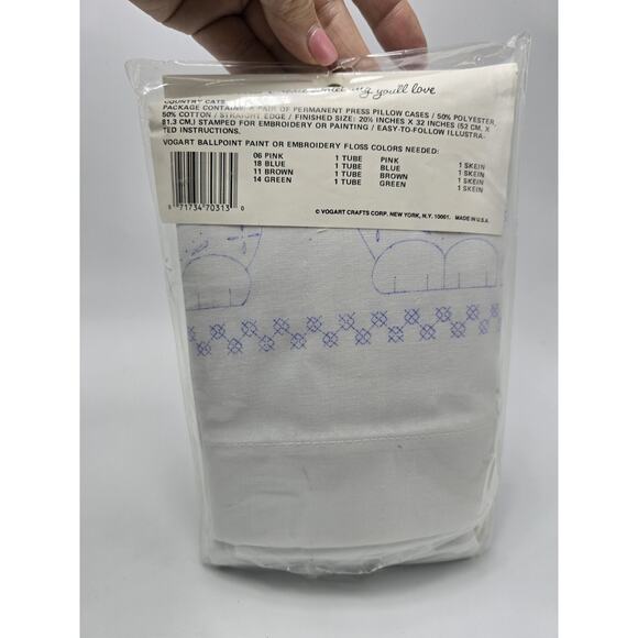 Printed Country Cats Design Pillow Cases for Embroidery or Painting 20.5" X 32" - Picture 2 of 2